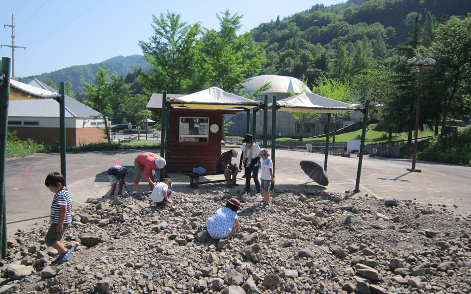 白山恐竜パーク白峰_化石発掘体験
