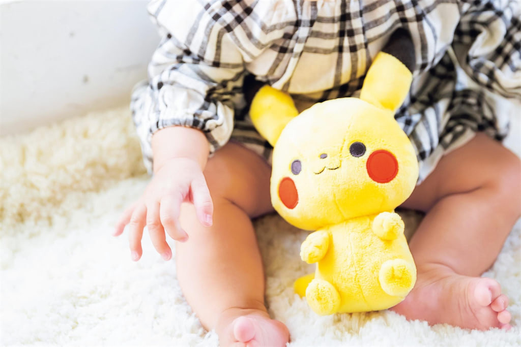 ピカチュウ　モンポケ