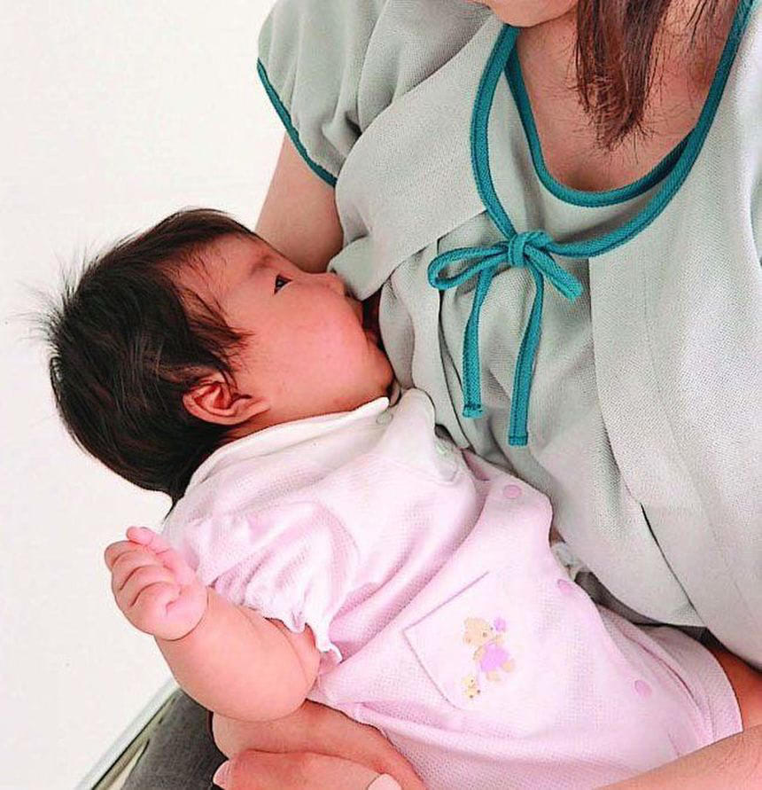 生後0ヶ月の赤ちゃんへの授乳方法