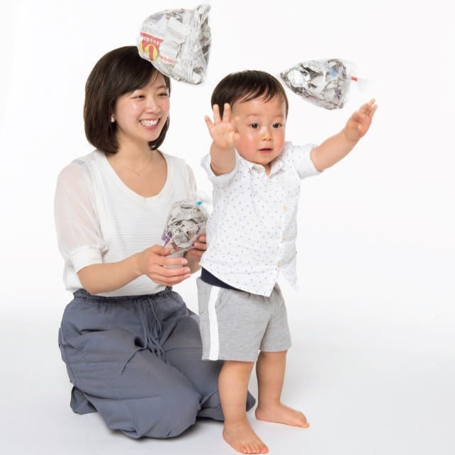 新聞紙　遊び