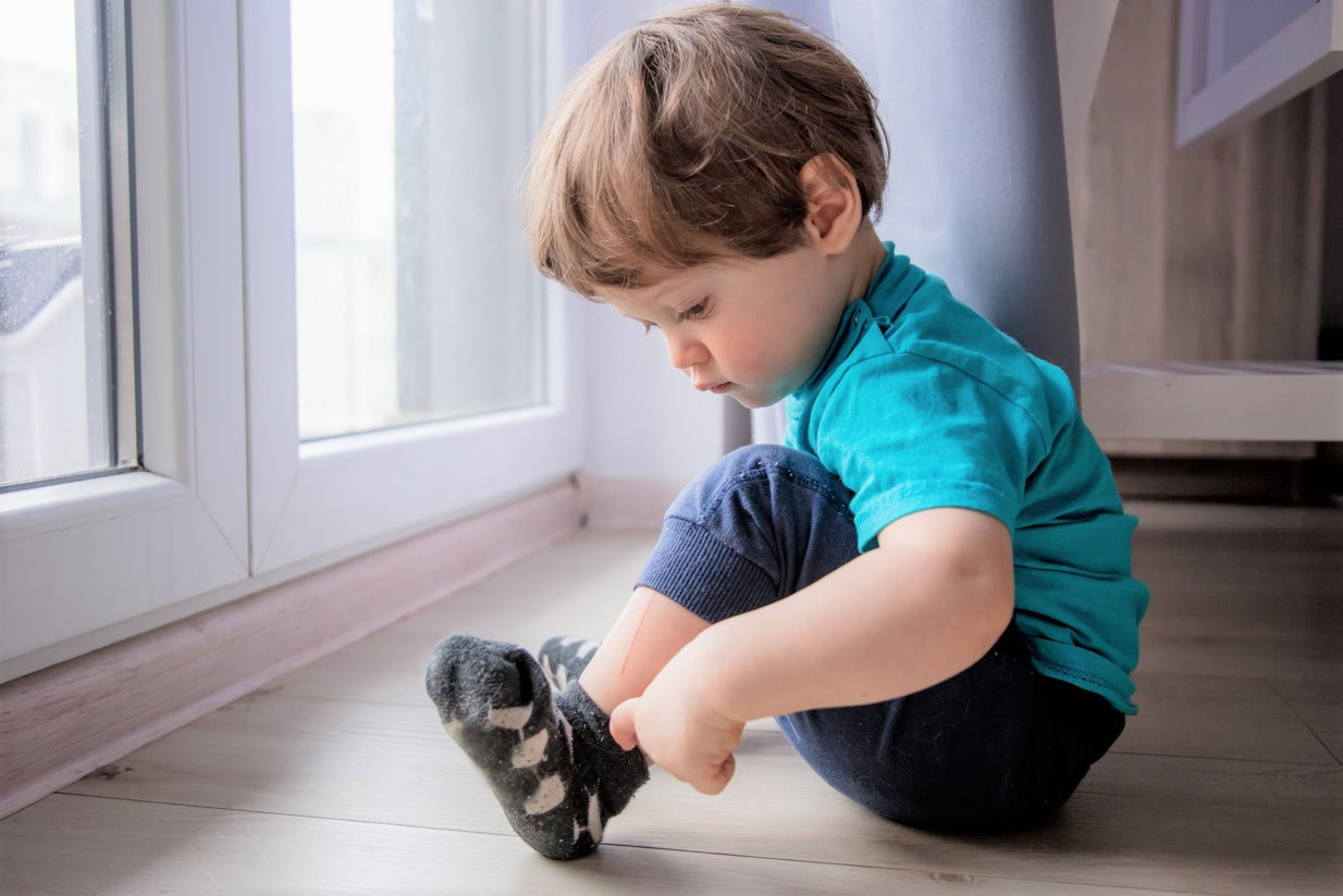 【1歳2ヶ月】自分でできることも「やって」と甘えてくるとき、親はどう対応すべき？