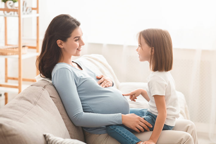 「赤ちゃんはどうやってできるの？」と聞かれたらどう答える？子どもの性教育を考えよう