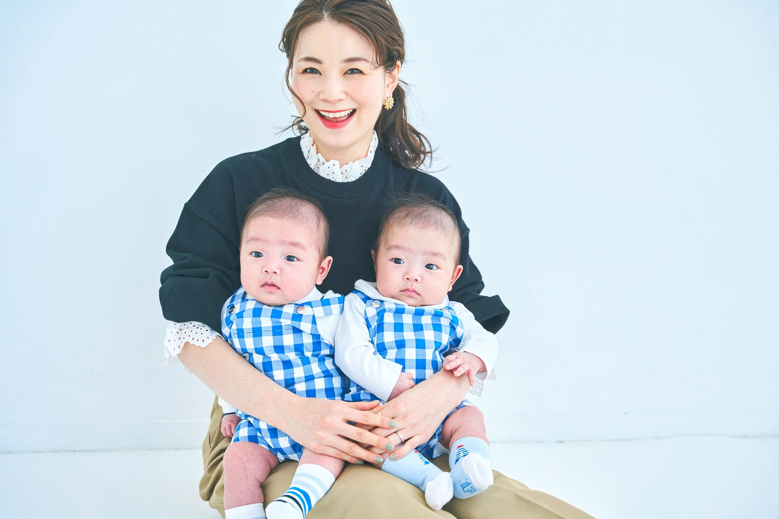 プチバトー・ジャカディ・ZARA HOMEのさわやか初夏コーデ〈秋元玲奈の双子ベビーファッション〉