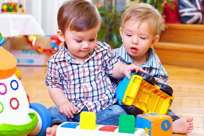 「ケンカも大切な経験」。発達脳科学の専門家が語る、思いやりのある子に育てるために親がすべきこと
