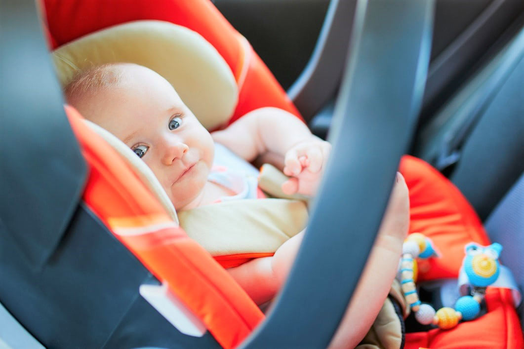 赤ちゃんの熱中症は、車内以外でも起こりやすい！危険な症状と応急処置も【医師監修】