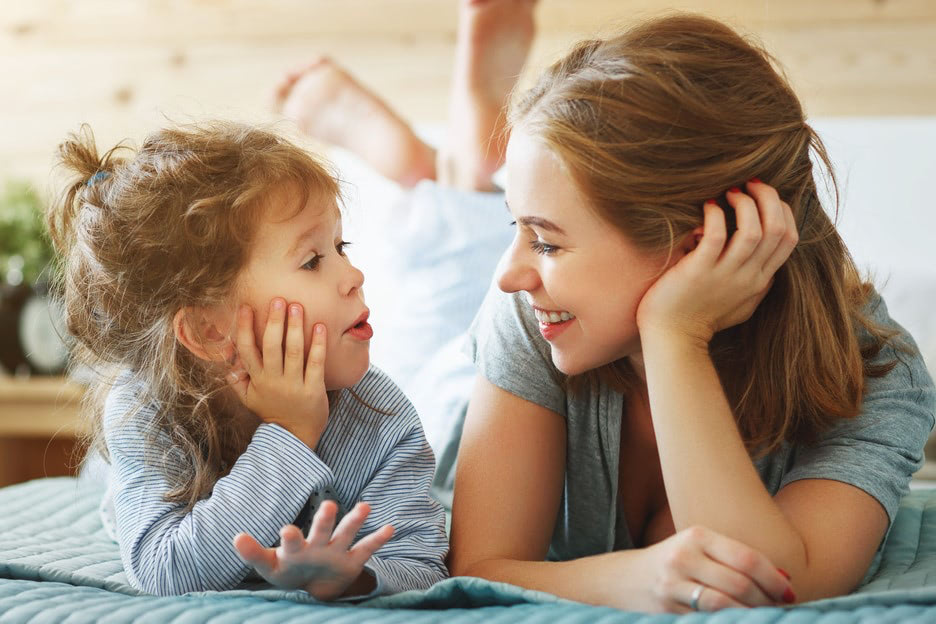 子どもからの問いかけに「あとでね」はNG！〈親子の会話〉が脳育てに大切な理由【専門家アドバイス】