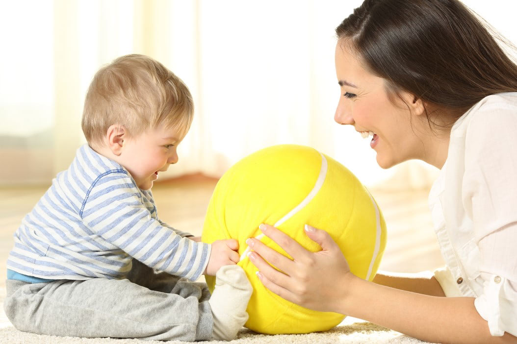 はいはい〜たっちの赤ちゃんにおすすめ！〈子どもの脳機能を高める親子遊び〉7選【専門家監修】