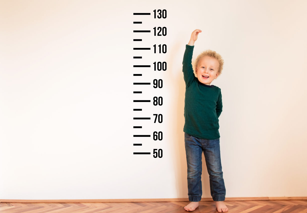 男の子の身長はどこまで伸びる？わが子の背を伸ばすための生活習慣とは？【医師監修】