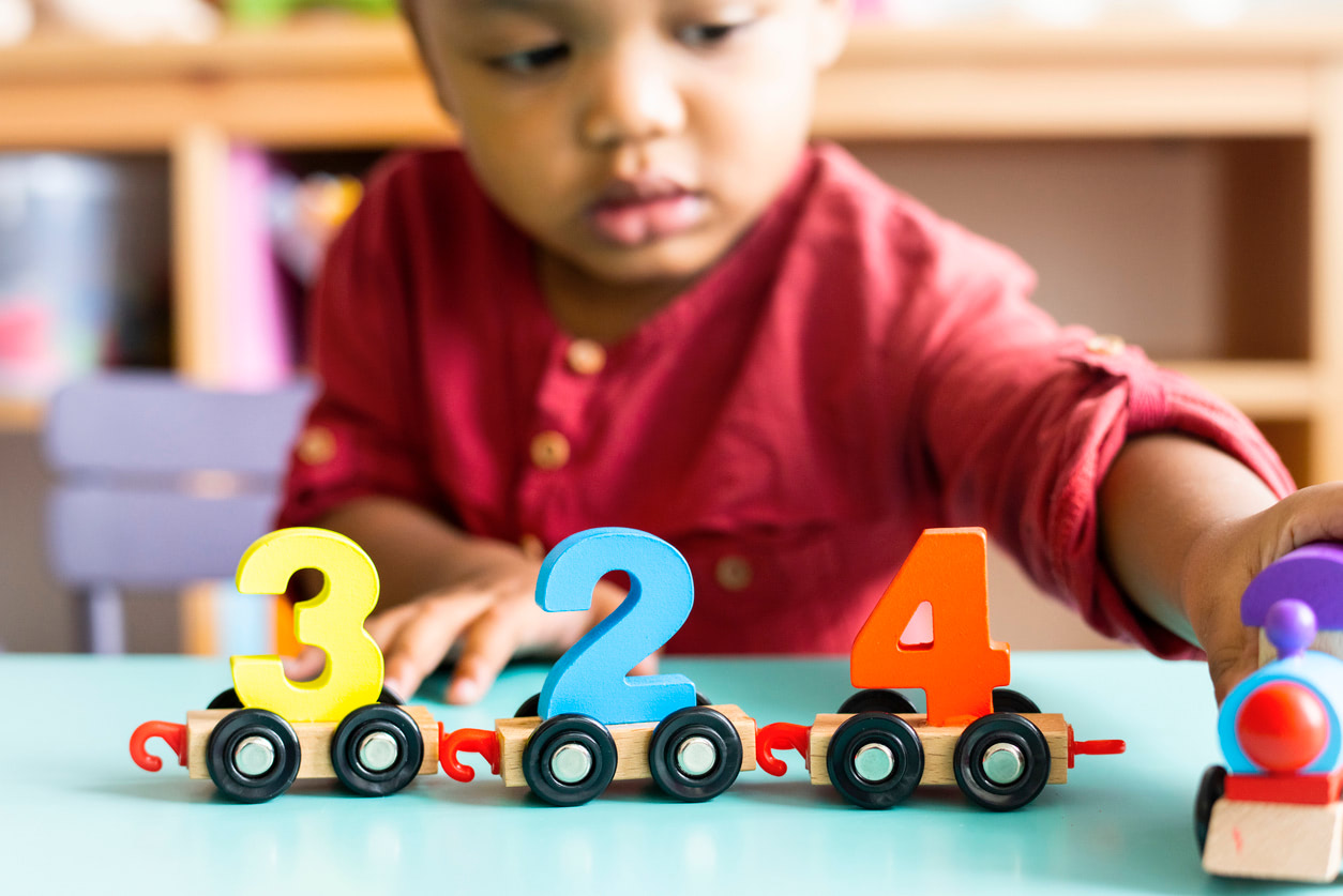 〈1歳〉幼児教室に通わせようか悩み中。お勉強系の習い事はまだ早い？