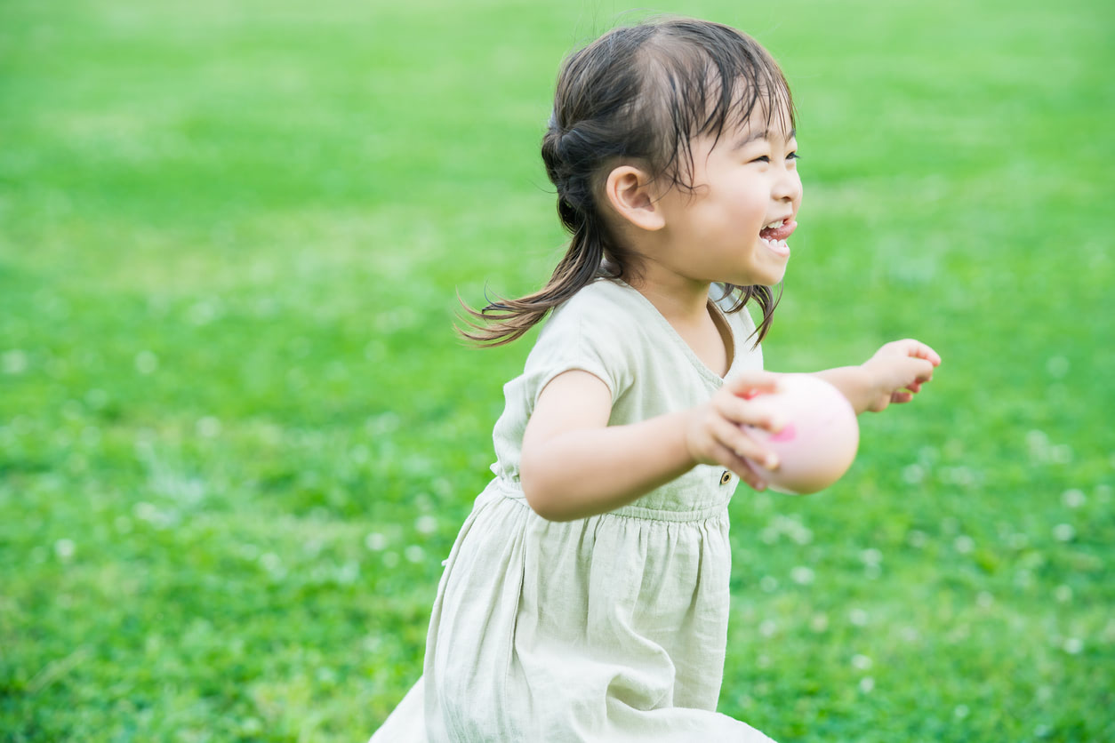 3歳児の運動機能はどう発達する？〈運動が好きな子ども〉に育てるためのおすすめ親子遊び4選【専門家監修】