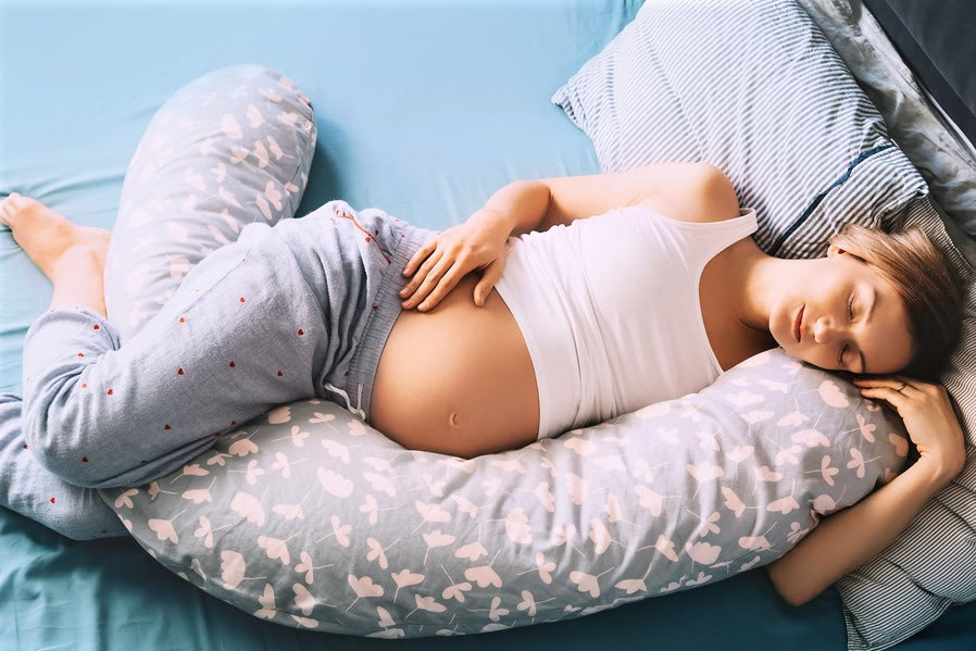 どうして妊娠中は眠れなくなるの？真夏でもぐっすり眠れる〈快眠のコツ〉を専門家がアドバイス