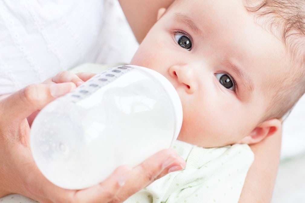 粉ミルクの作り方は？哺乳瓶の洗い方・消毒方法、ミルク育児のお悩みQ&Aも【小児科医監修】