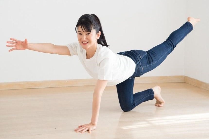 子どもに「姿勢をよくしなさい！」と言わないために親子で実践！簡単体幹トレーニング【おしり筋トレ#23】