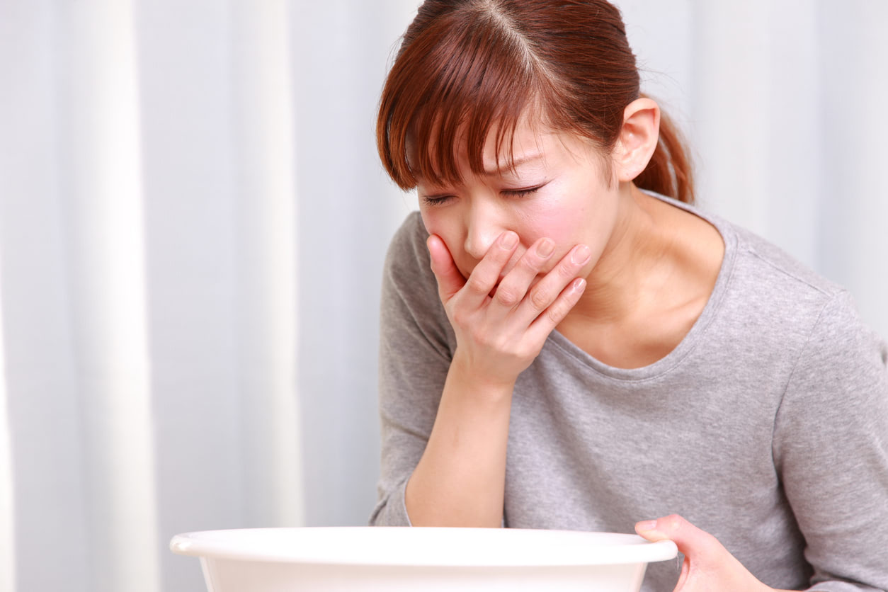 〈つわり〉いつからいつまで続いた？電車で嘔吐！深夜にカップ麺をドカ食い！etc&hellip;先輩ママたちのつわり体験談