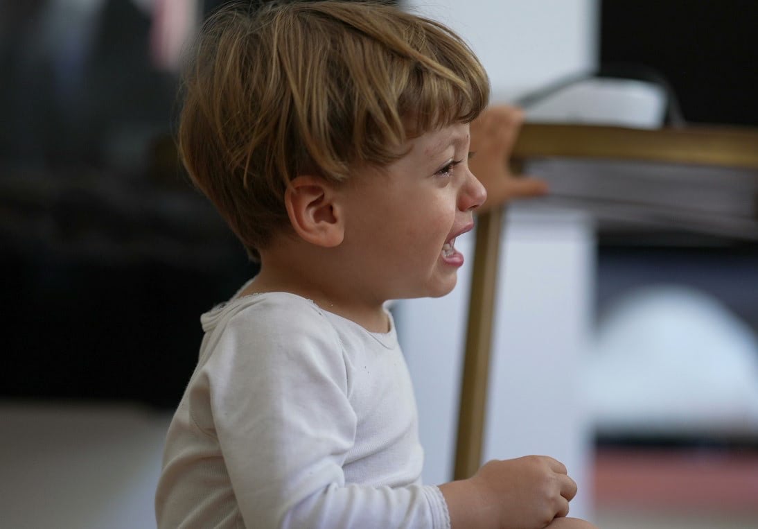 【イヤイヤ期の子育て】「やってはいけないこと」をどう伝える？ダメなものはダメとわからせるには？