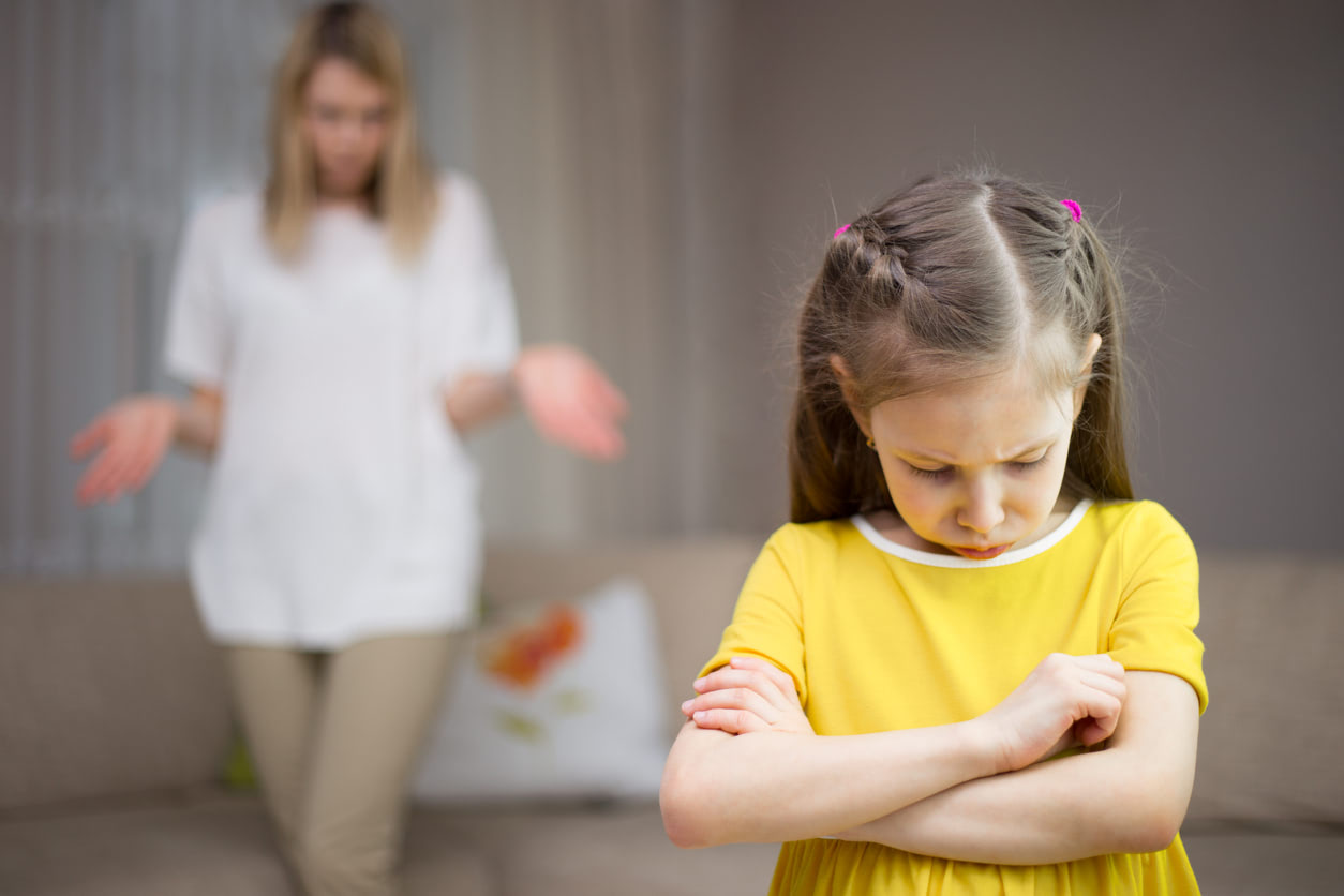 「プレ反抗期」のわが子に手を焼いてない？思春期前の反抗児とじょうずに向き合う方法とは？