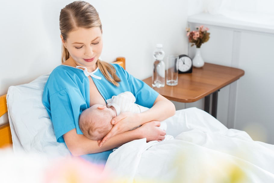 出産したらすぐに母乳は出るの？沐浴やおむつ替えはちゃんとできる？母子同室って？先輩ママのお産入院生活に密着！