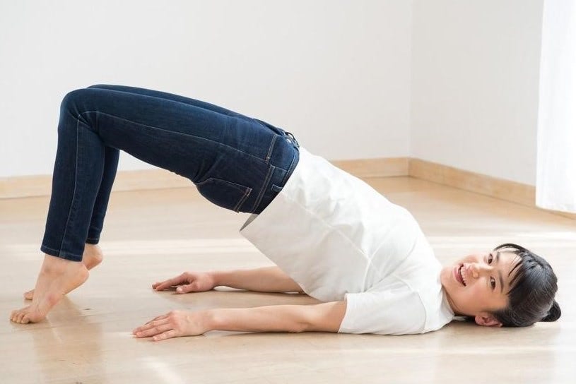 寝つきの悪い子どもにおすすめ。親子でトライ！背中の血行がよくなりぐっすり眠れる「ヒップリスト」【おしり筋トレ】
