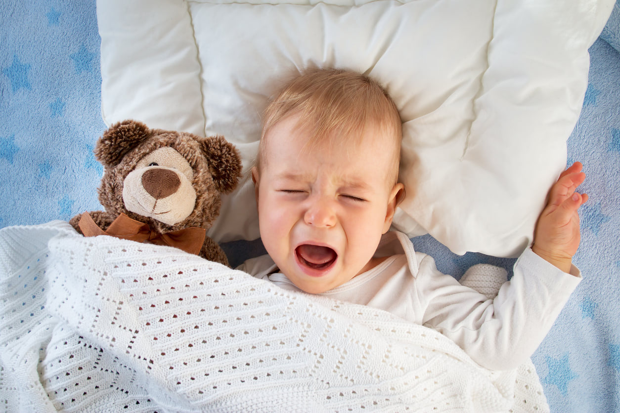 赤ちゃんの「夜泣き」を解決するには？小児科医が教える「絶対やるべき10のコツ」