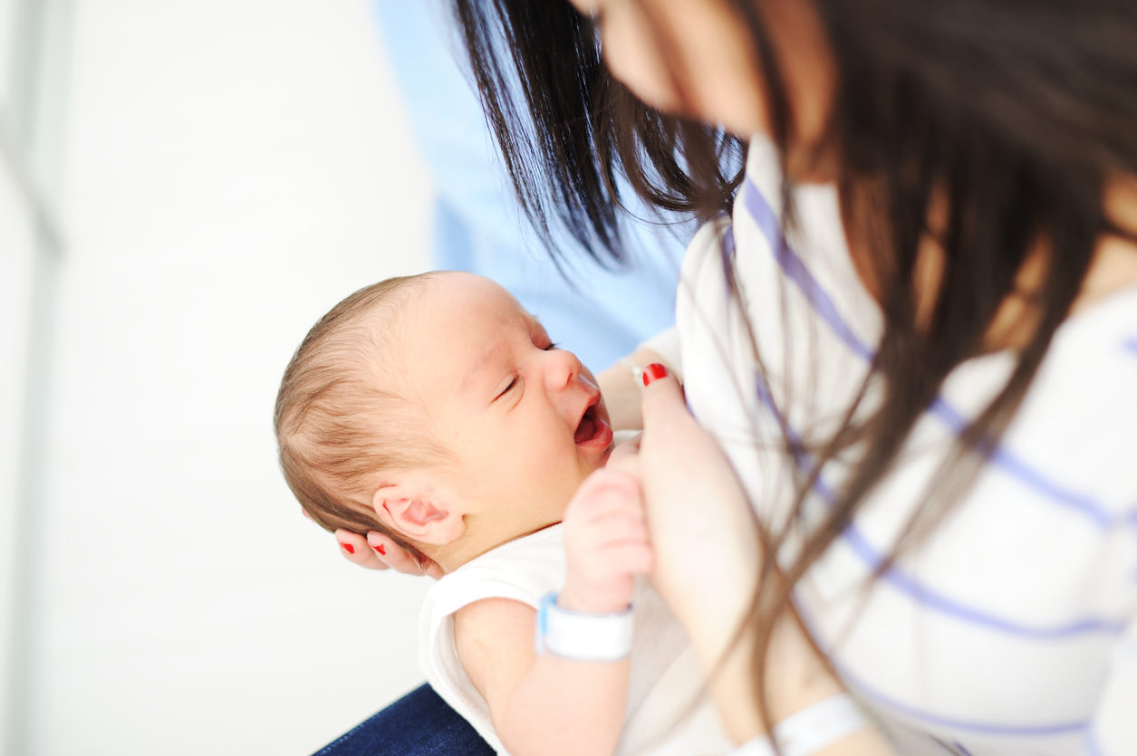 【助産師監修】母乳とミルクの違いって？量が足りているか心配です&hellip;〈生後0～4ヶ月の授乳のお悩み〉