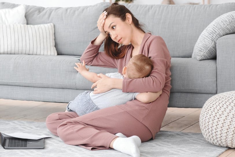 【助産師監修】離乳食が始まっても授乳の回数が減らない。夜間は胸が張って痛むことも&hellip;〈生後5～8ヶ月の授乳のお悩み〉