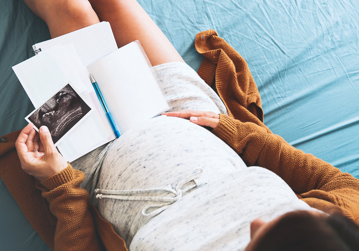 【産婦人科医監修】おなかの赤ちゃん、大きめ？小さめ？その違いは何が原因なの？