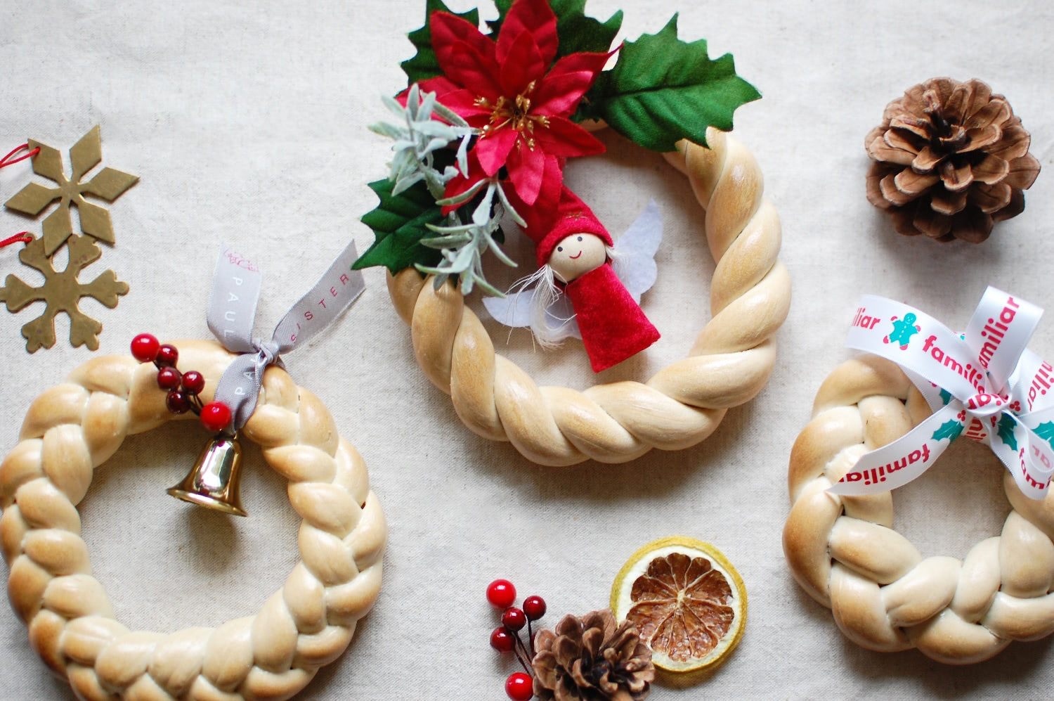 パンでクリスマスリースを手づくり！粘土感覚で楽しくこねこね♪親子で作る、ぬくもり感たっぷりのパンリース