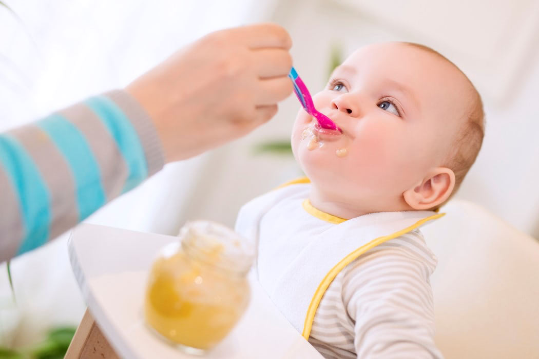 素材の味を赤ちゃんに♡離乳食作りに便利な〈フリーズドライ・フレーク・粉末〉ベビーフードはどう使う？