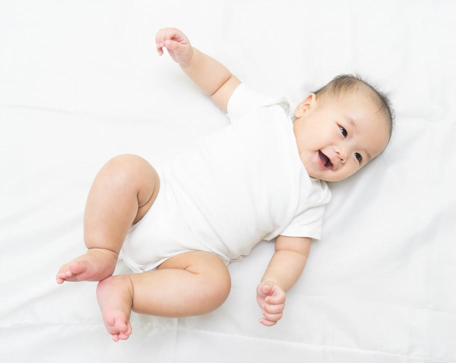 赤ちゃんの「原始反射」とは？種類や注意すべきことって？【小児科医監修】