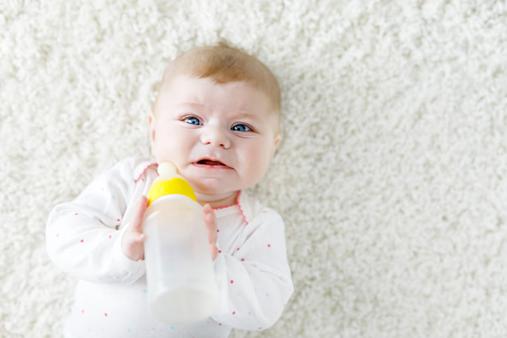 生後２ヶ月、赤ちゃんが哺乳瓶を嫌がる理由は？「どうすれば飲む？」対策を紹介！【医師監修・動画あり】