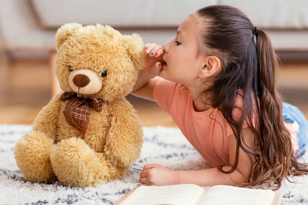【胎内記憶】「おなかの中にいたこと、覚えてる？」親子の胎内記憶エピソードを紹介！子どもへの聞き方のコツも