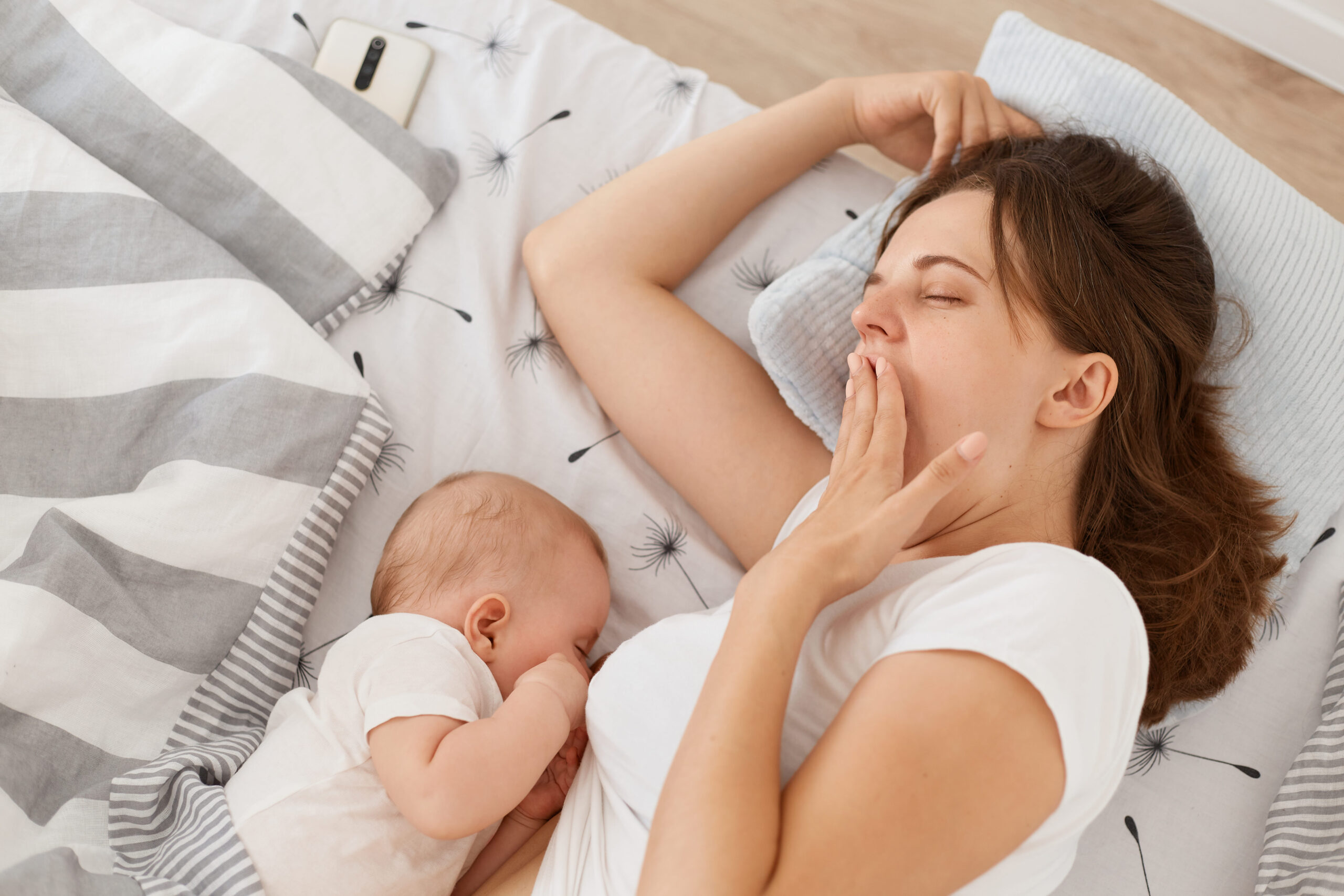 【助産師監修】夜間断乳って何？いつからできる？やり方や注意点を解説