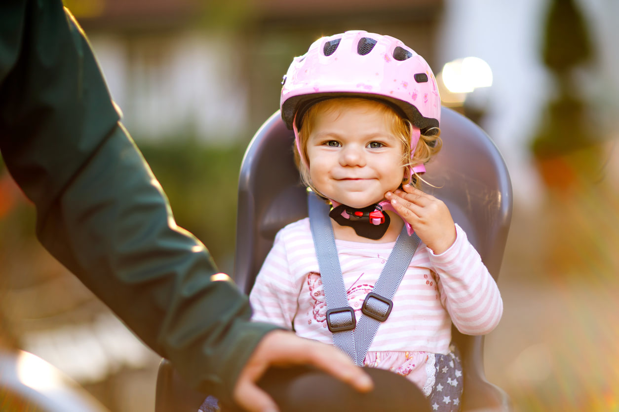 【小児科医監修】自転車のチャイルドシートに座れるのはいつから?〈赤ちゃんのお世話Q&A〉