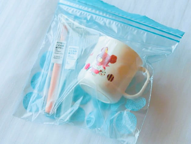 旅のプロが「子連れ旅でゼッタイ持っていく意外なモノ」3つ。荷物を減らすパッキングのコツも！