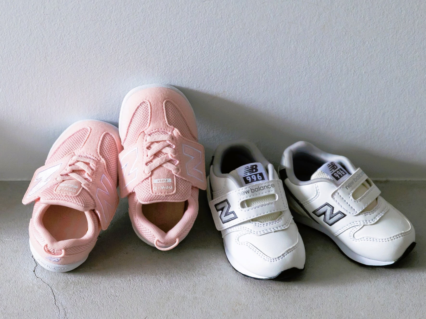 ベビーシューズの総合1位は？編集部イチオシの「歩く・遊ぶ」アイテム3つ【Baby-moグッズアワード2025】