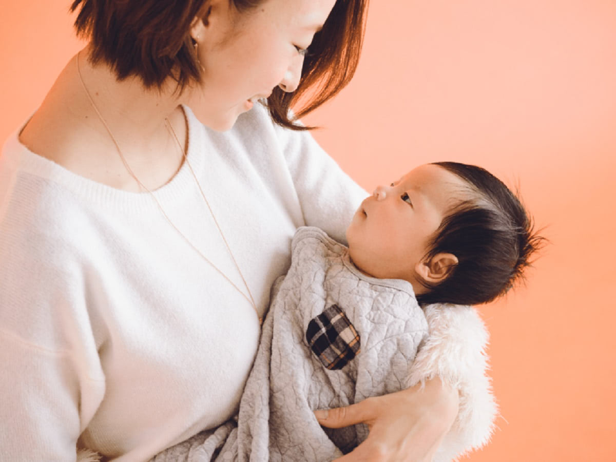 新生児のうんちの回数は？ 多い？ 少ない？ ママたちの体験談も紹介【小児科医監修】