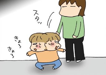 「抱っこして！」甘えん坊の末っ子。でもお友だちの前では&hellip;【ぷりっつさんち】