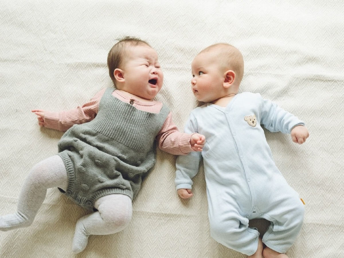 赤ちゃんが泣かない原因は？ 病院に行くべきか知りたい！【専門家監修】