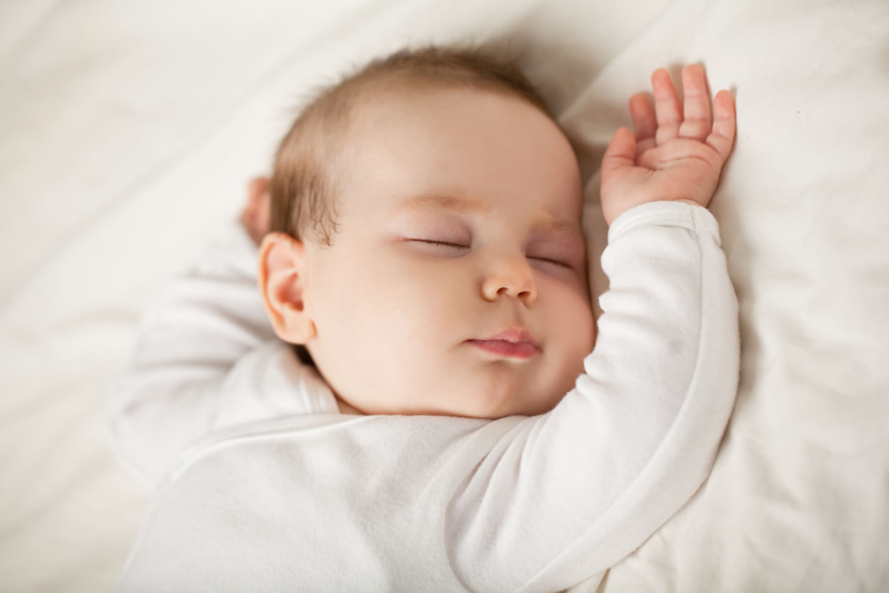 子どもが風邪をひいたとき、睡眠はいつものリズムを保つべき！？【連載・愛波文の子どもの睡眠メソッド】