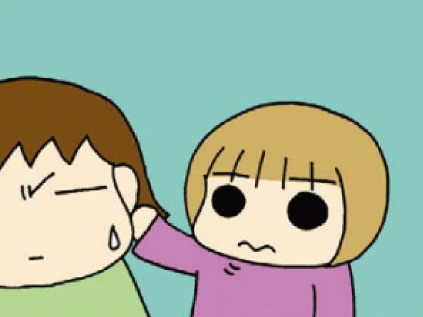 寝る前の儀式が独特すぎる&hellip;次女の&ldquo;耳たぶ＆くちびる&rdquo;コンボ！母と三女が犠牲に！？【うちの3姉妹#4】