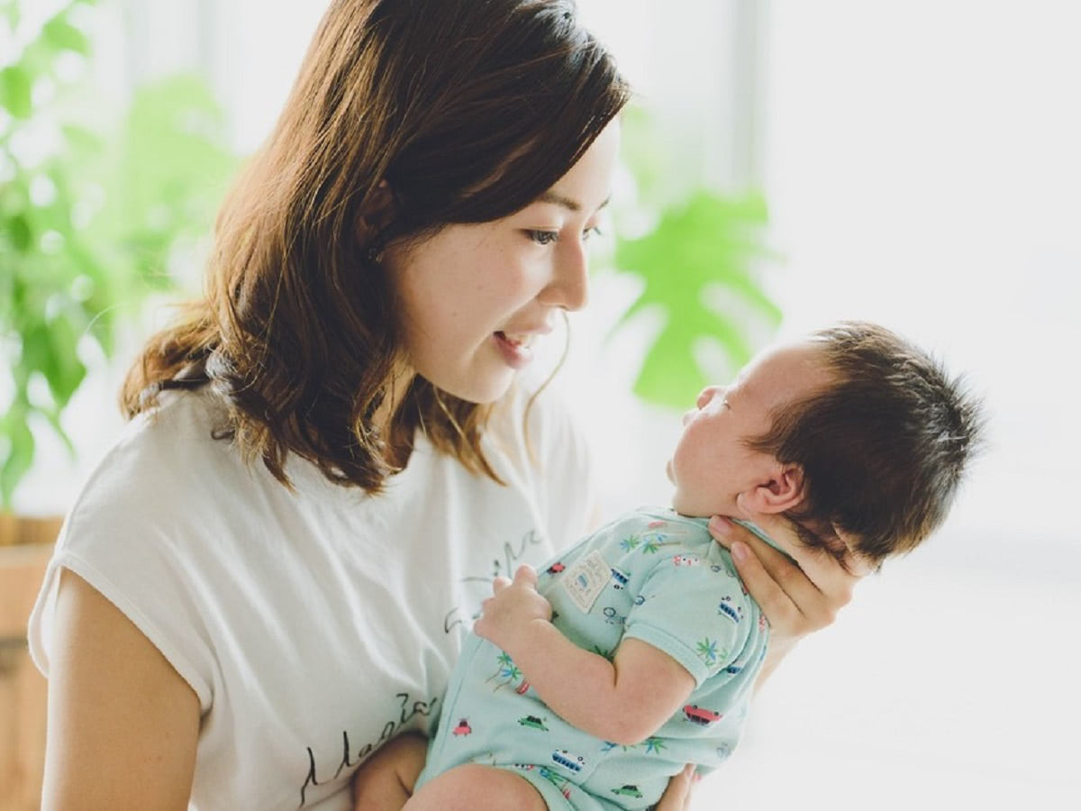 新生児の目の焦点が合わないのはなぜ？【医師監修】