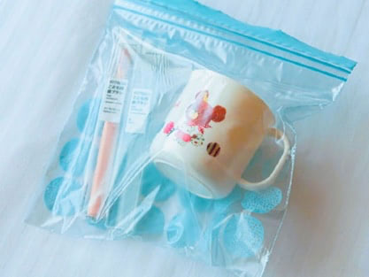 旅のプロが「子連れ旅でゼッタイ持っていく意外なモノ」3つ。荷物を減らすパッキングのコツも！