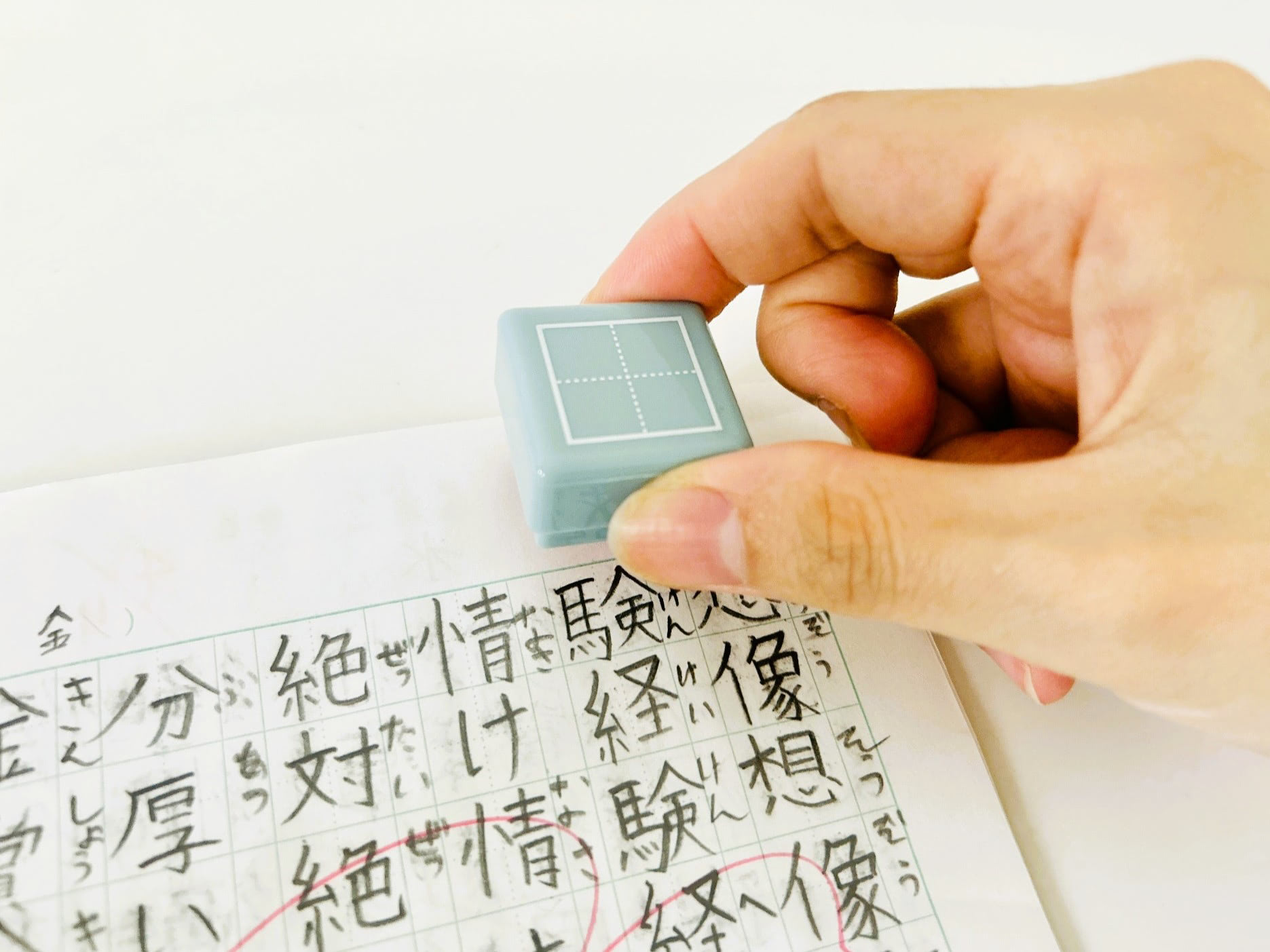 〈セリア〉コロコロ小さなキューブ。ポンと押すと&hellip;？わが家の小学生男子にも大好評でした！