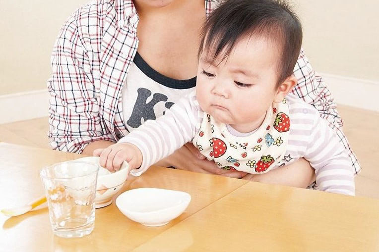 離乳食　食器　ガラス
