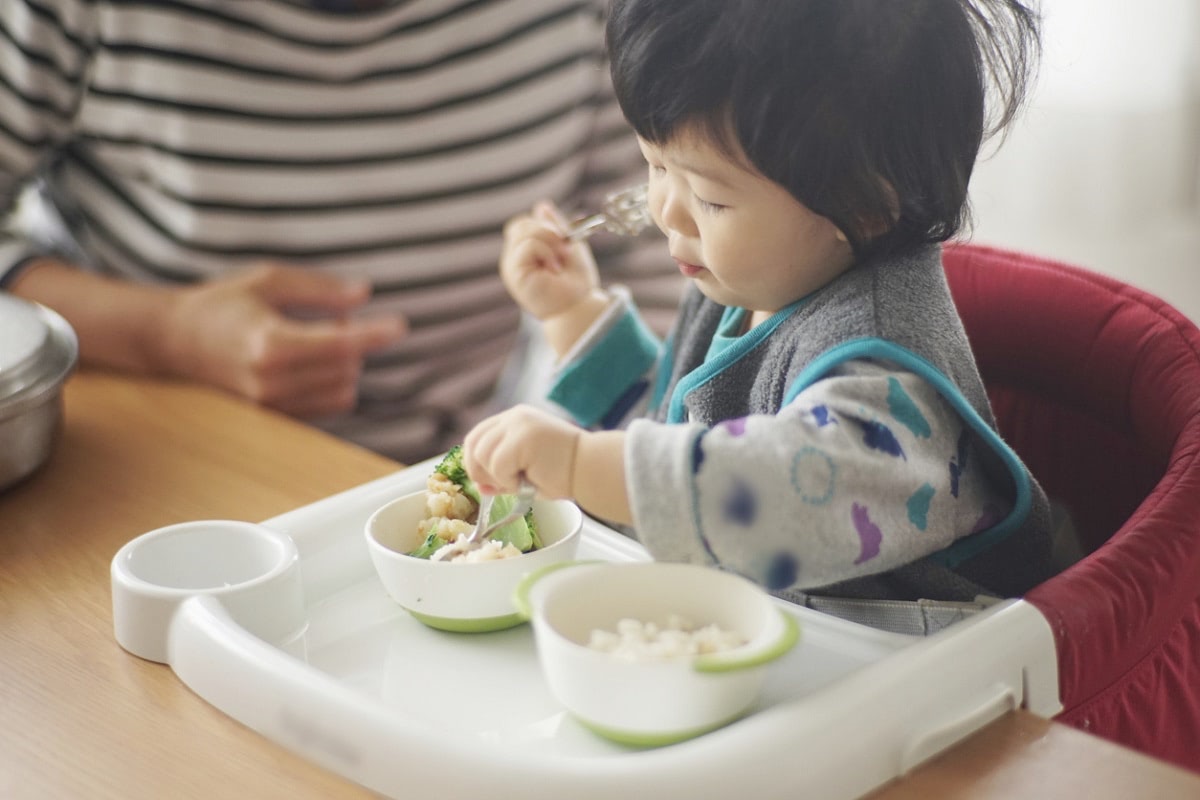 離乳食後期(9～11カ月・カミカミ期)の進め方・固さ・大きさ・量の目安と食材＆おすすめレシピ