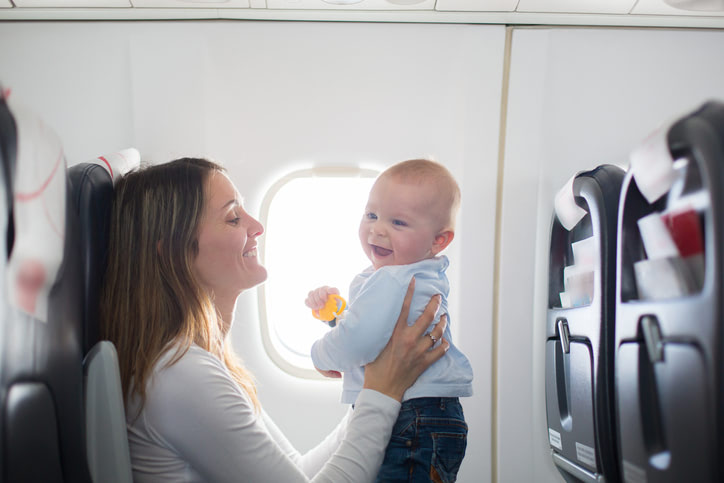 ベビ連れでの飛行機旅もコレで安心！快適なフライトにするための10のコツ