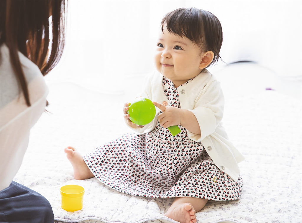 赤ちゃん　投げる