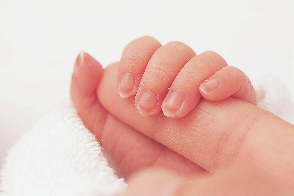 新生児　つめ切り