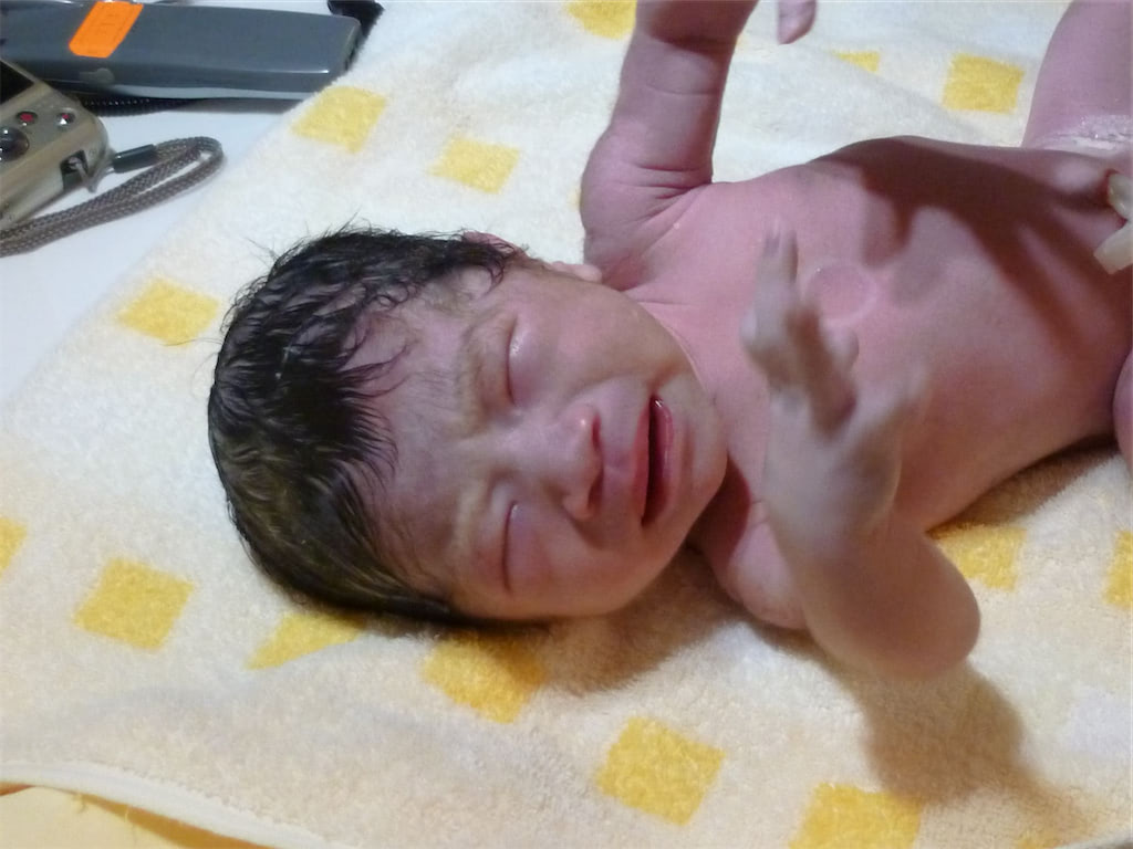 赤ちゃん　新生児