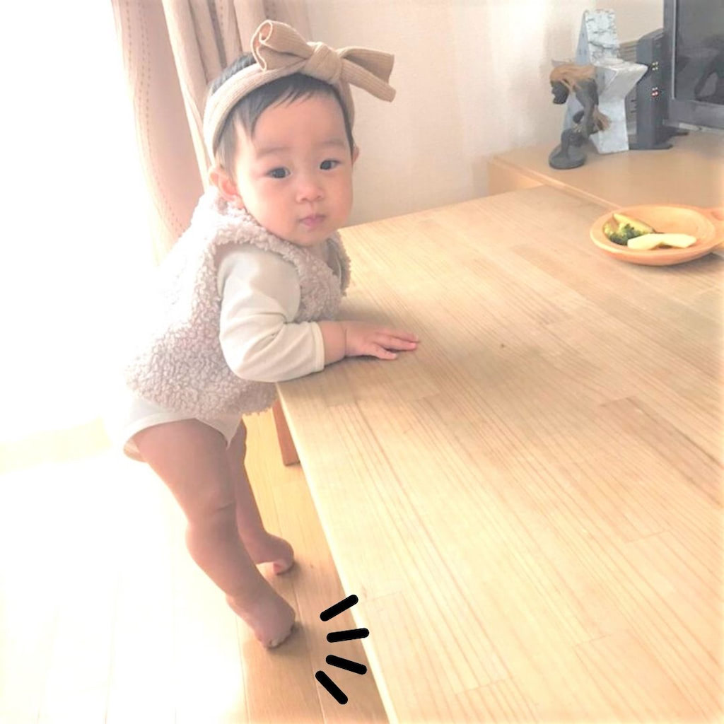 赤ちゃんつま先立ち